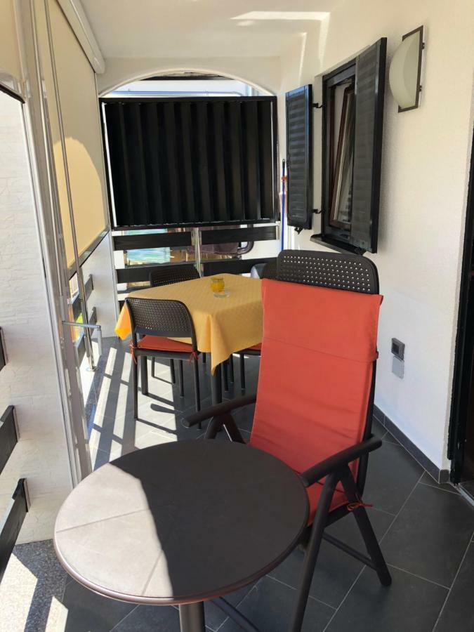Residence4A-Appartamento Bianco ราฟนี ภายนอก รูปภาพ